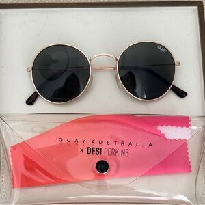 Quay Australia MOD STAR Round Gold Frame Sunglasses with Black Lenses
